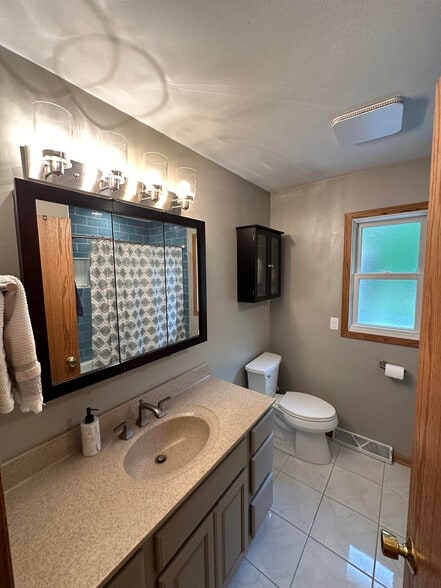 First Floor Bathroom - 205 Simon Crestway