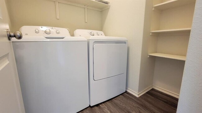 Building Photo - 242 Thornless Cir