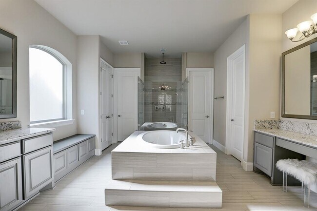 Building Photo - 9814 Vintage Villa Dr