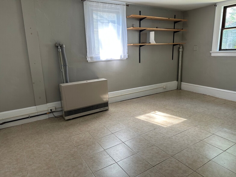 Building Photo - 289 S Winooski Ave