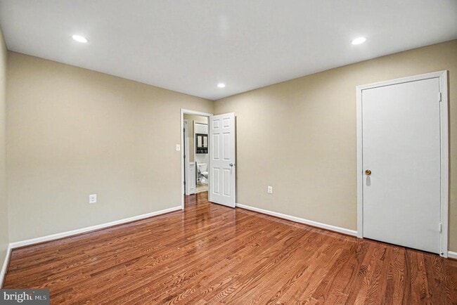 Building Photo - 16200 Edgewood Dr