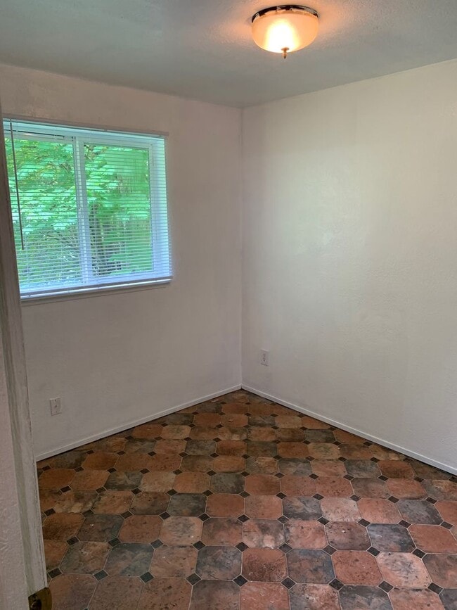 Building Photo - Shorecrest Beach Club Home- 3 bedrooms 1 b...