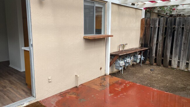 Building Photo - 770 E Mariposa St