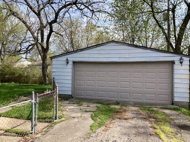 Building Photo - 2749 N Bazil Ave