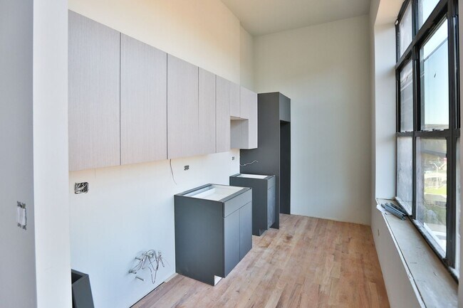 Building Photo - Brand New Studio in Wicker Park. 12' Ceili...