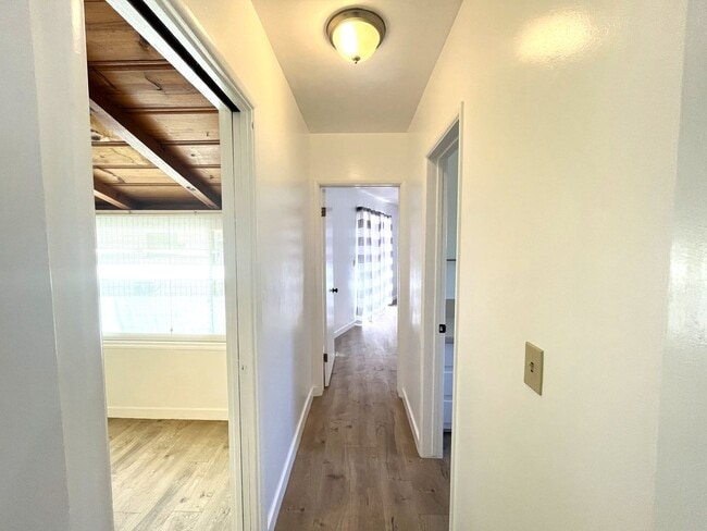 Building Photo - 3 bed, 2 bath located in Riverside!