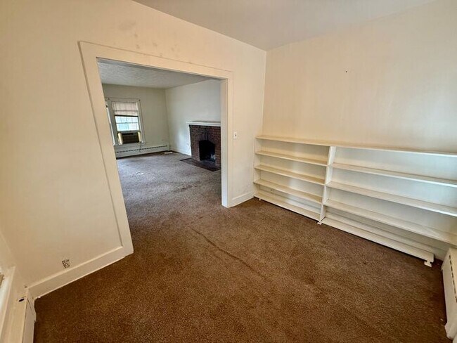 Building Photo - 1/2 Off First Months Rent! 3 Bed + 2 bonus rooms in basement, 2 Bath Home NEAR CSU! Flexible leas...