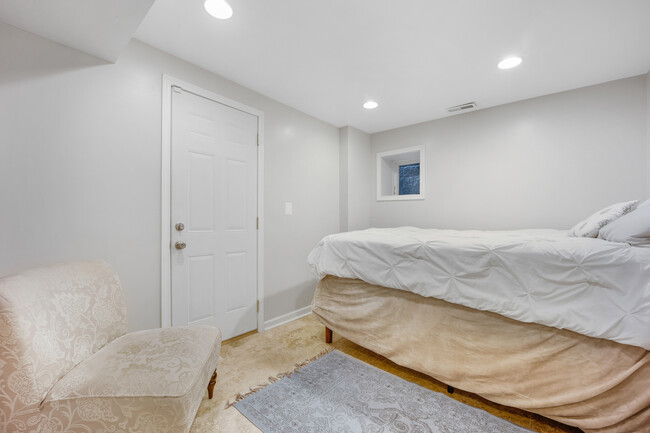 Building Photo - 1111 N Mozart St