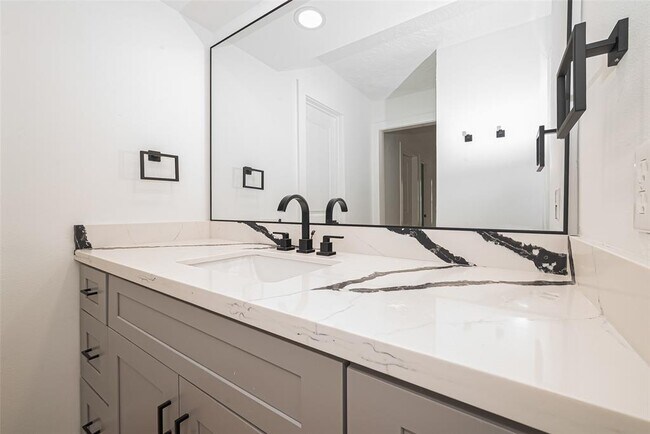 Building Photo - 1306 Briarmead Dr