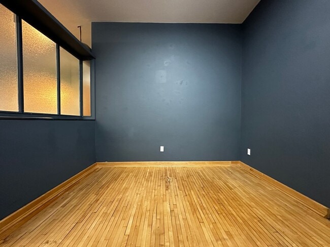 Building Photo - 123 N Broadway