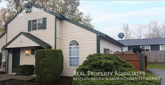Primary Photo - 214 E Division Ct