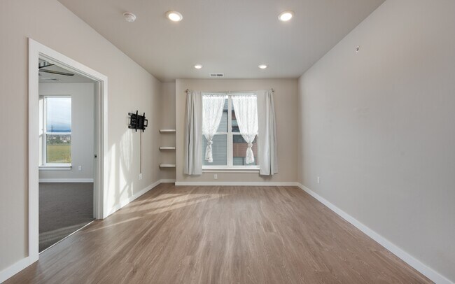 Building Photo - 2710 Sartain St