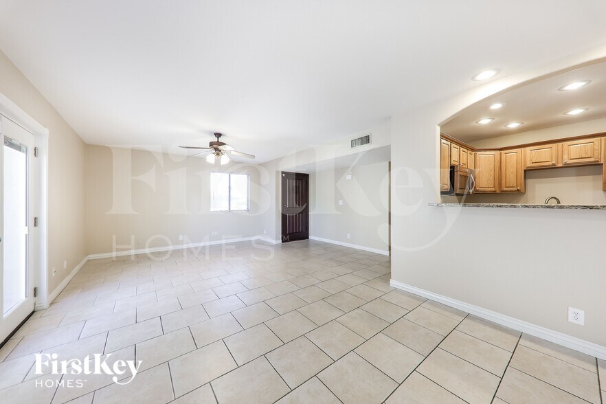 Building Photo - 9044 N 52nd Dr