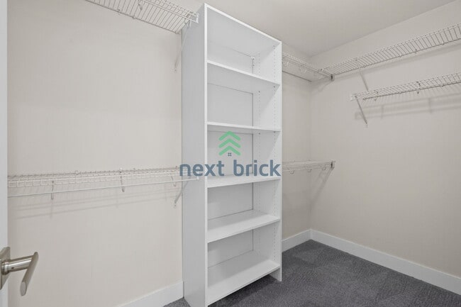 Building Photo - 5 BED & 2.5 BATH SINGLE FAMILY HOUSE FOR RENT