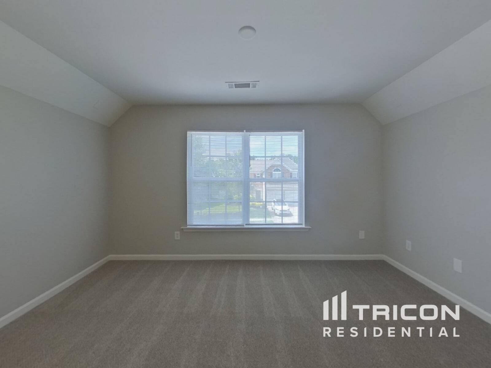 Building Photo - 301 Minitree Ln