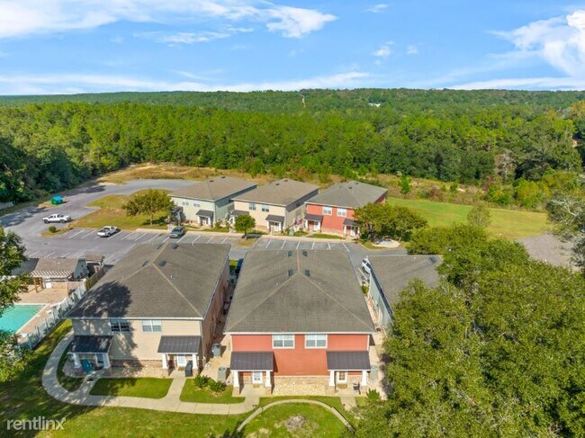 Building Photo - 2 br, 2.5 bath Townhome - 813 Arbor Lake Dr