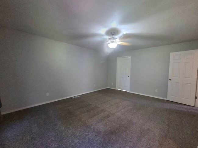 Building Photo - 906 Whitetail Ct