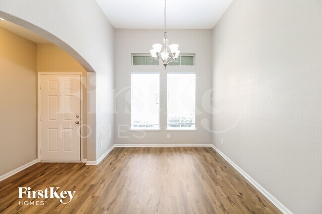Building Photo - 4810 Bay Vista Dr