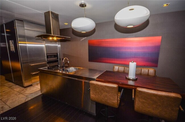 Building Photo - 4381 W Flamingo Rd