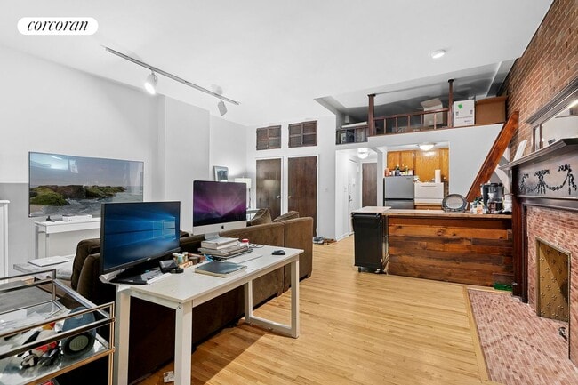 Building Photo - 9 W 69th St