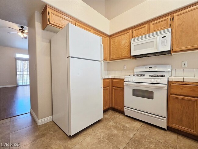 Building Photo - 1825 Lyell Canyon Ln