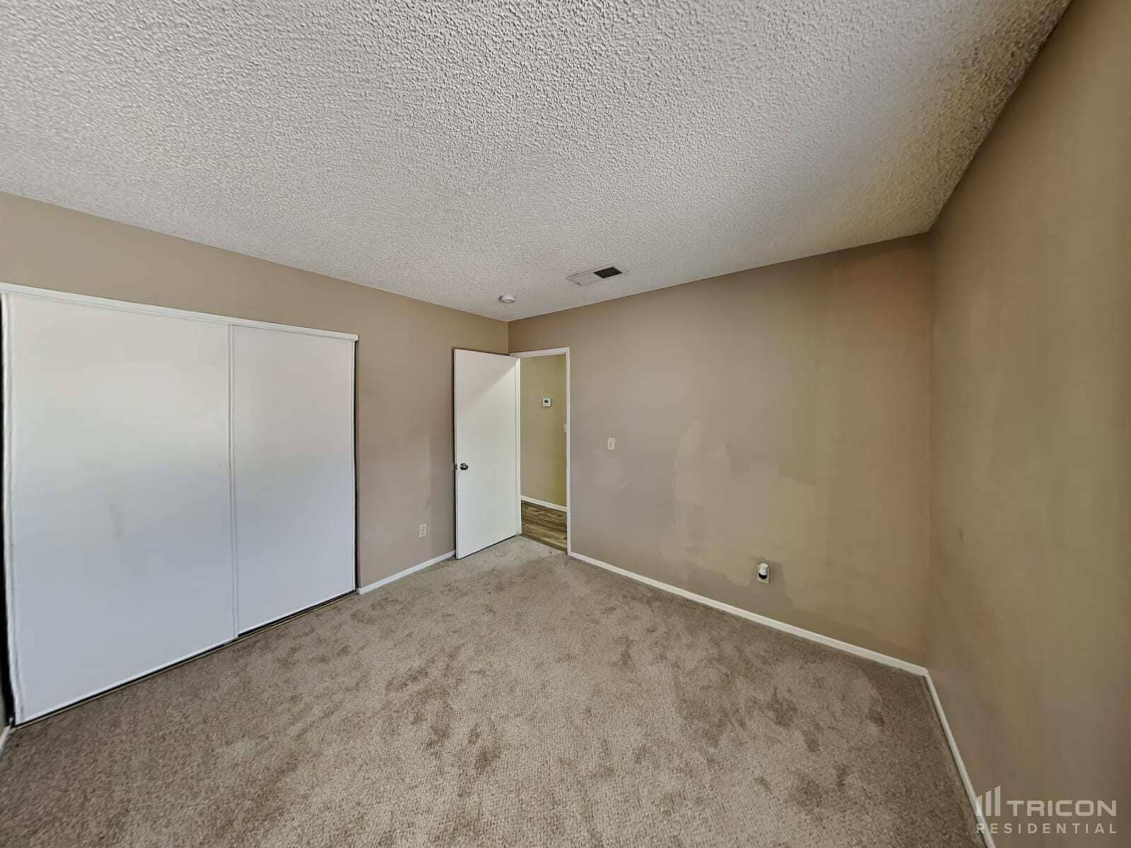 Building Photo - 733 Reagan Dr