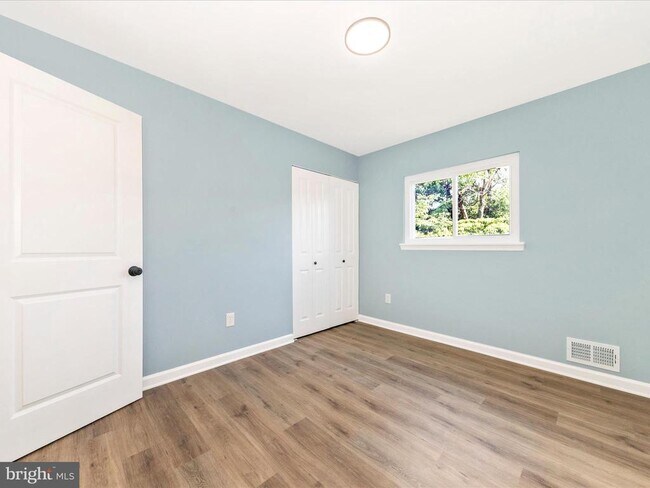 Building Photo - 1305 Peachtree Ct