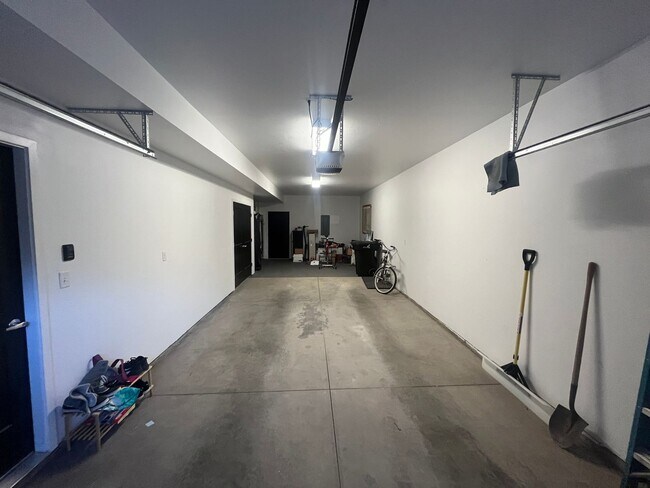 Building Photo - 180 Metz Ln