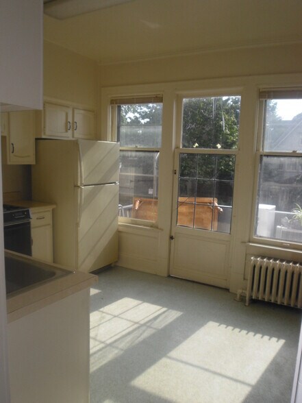 Building Photo - 3125 N Hackett Ave