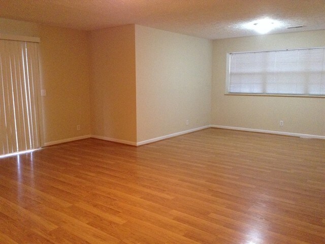 Building Photo - 3000 S Waterford Ct