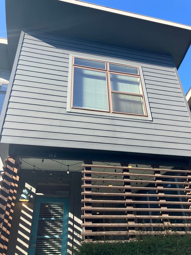 Building Photo - Contemporary East Nashville Home.   MOVE IN SPECIAL $500 OFF ONE MONTH'S RENT