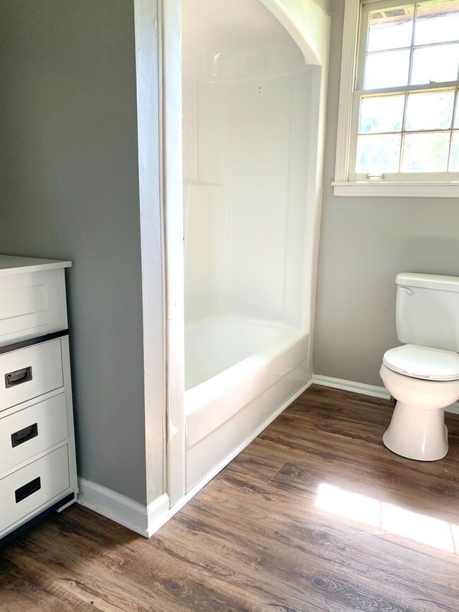 Building Photo - 512 Kellia Dr