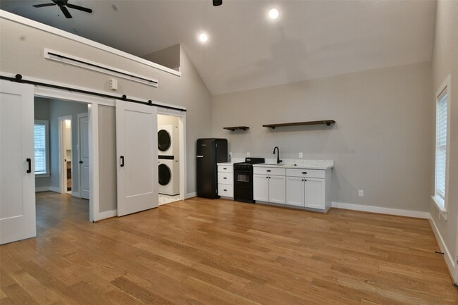 Building Photo - 4875 Main St