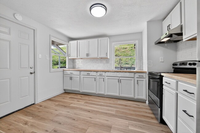 Building Photo - 73 Beechwood Ave