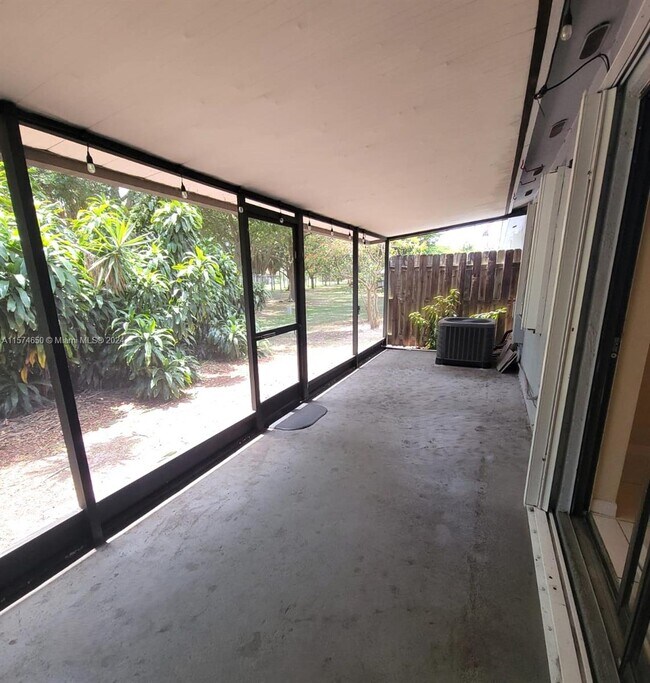 Building Photo - 7954 NW 41 Ct