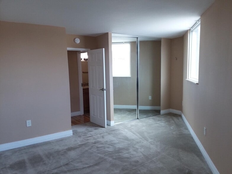 Bedroom - 601 W 11th Ave
