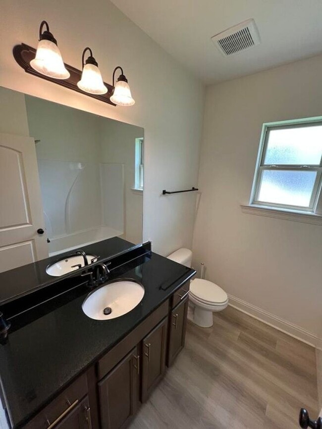 Building Photo - Trendy, 3 bedroom, 2 bath home in coveted Kenilworth Crossing Community near LSU