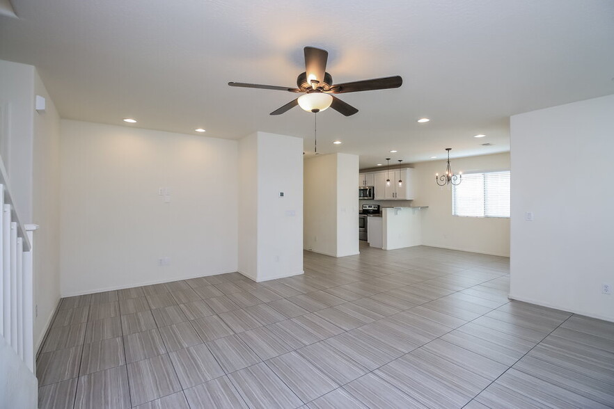 Building Photo - 1896 W Expressman St