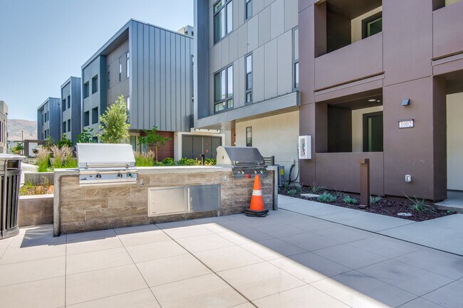 Building Photo - 44978 Fremont Blvd