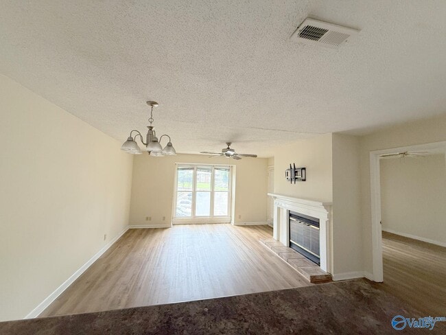 Building Photo - 4975 7 Pine Cir