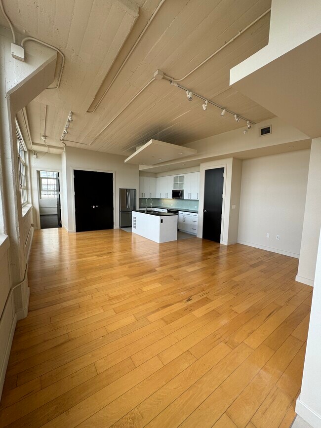 Primary Photo - 2600 W 7th St