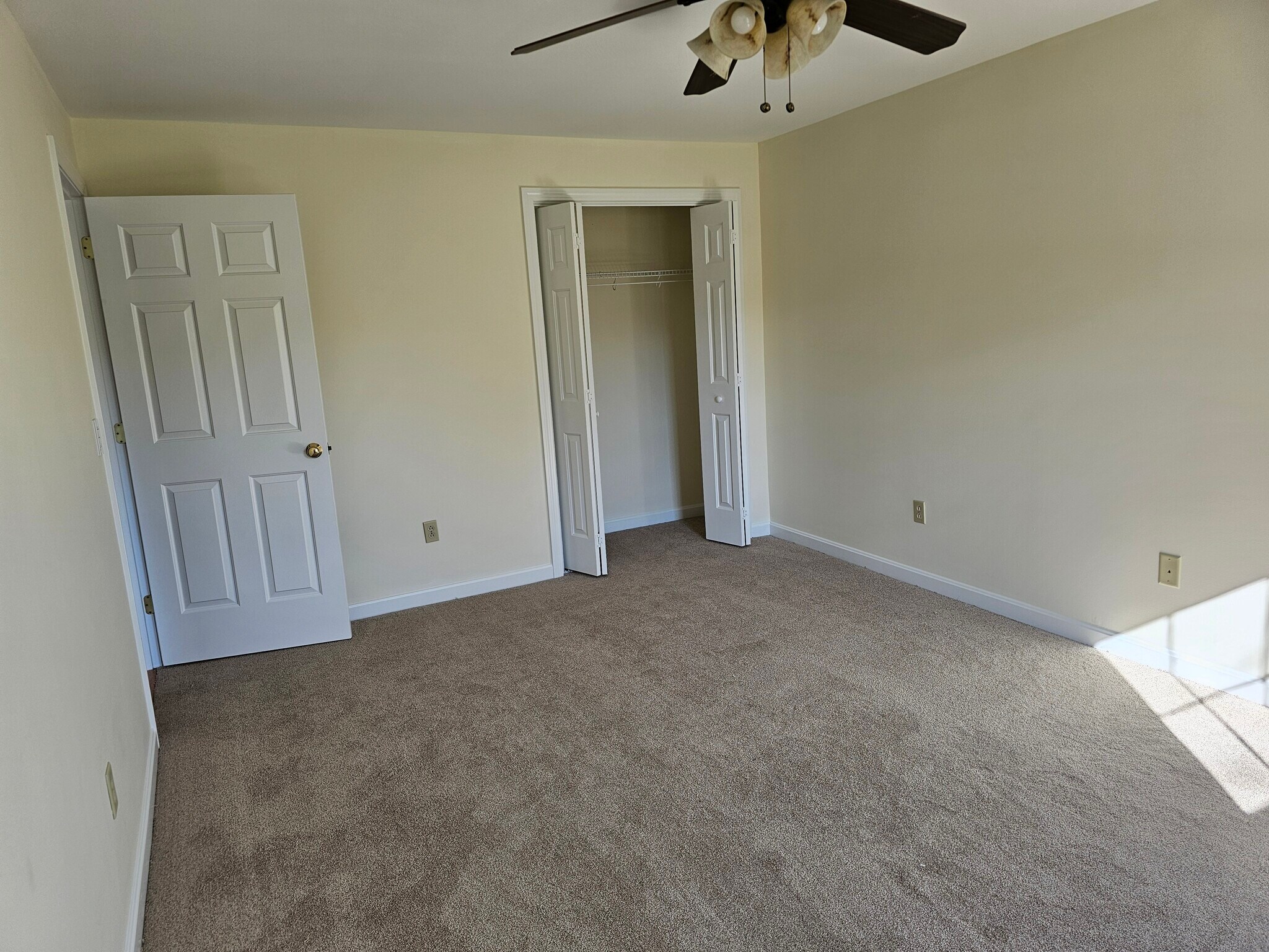 Building Photo - 585 High St