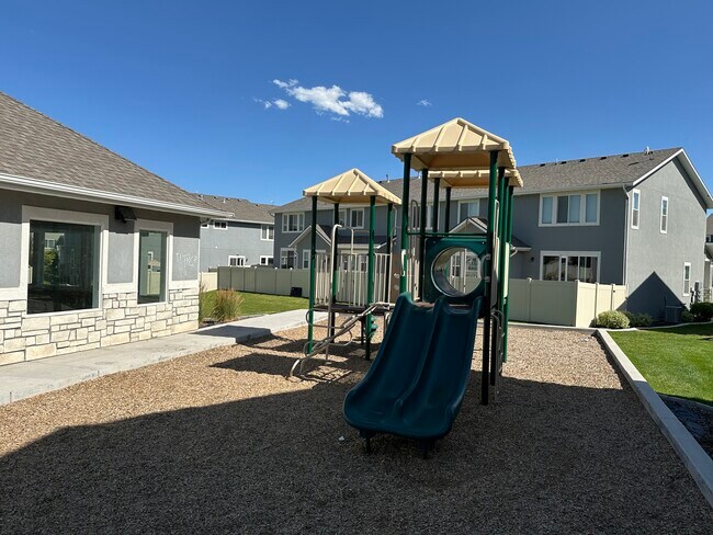 Building Photo - 3306 Eagle Mountain Town Home