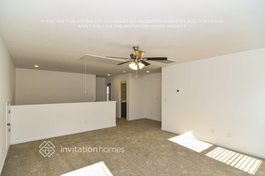 Building Photo - 195 E Millbrook Dr