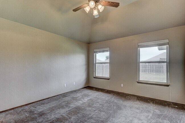 Building Photo - AVAILABLE 3-15-2020  FOR OCCUPANCY IN YUKON, MUSTANG SCHOOLS!