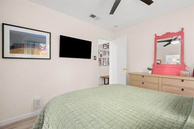 Building Photo - 5212 Provencial Dr