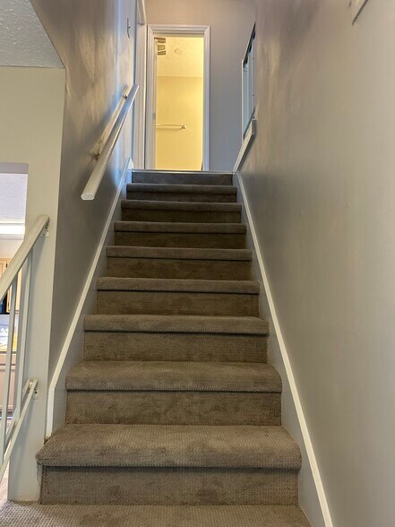 Stairs - 420 Village Ln