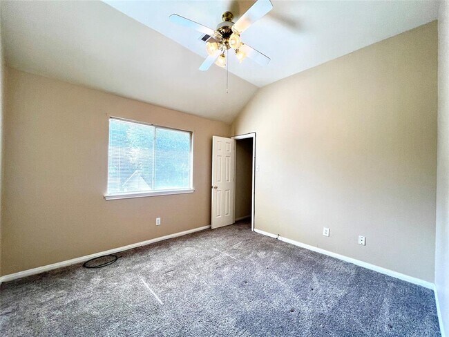 Building Photo - 22847 Red River Dr