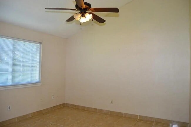 Building Photo - 13115 Pebblewalk Cir S