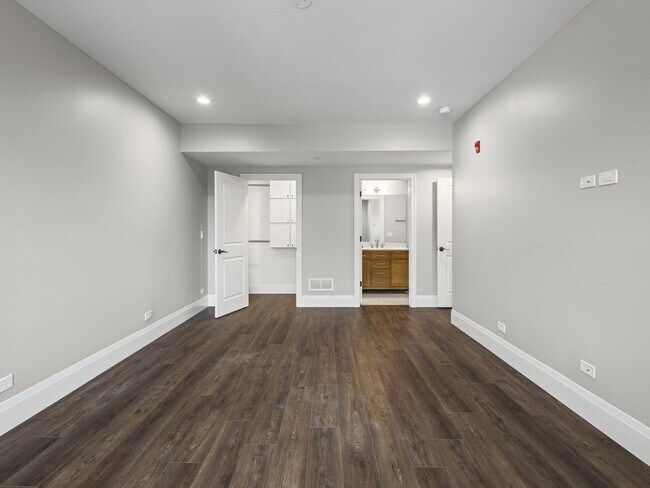 Building Photo - 1036 Lake St